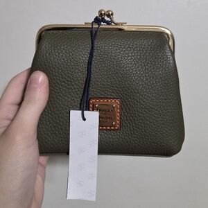Dooney & Bourke NWT Olive Green Pebbled Leather Kisslock Wallet